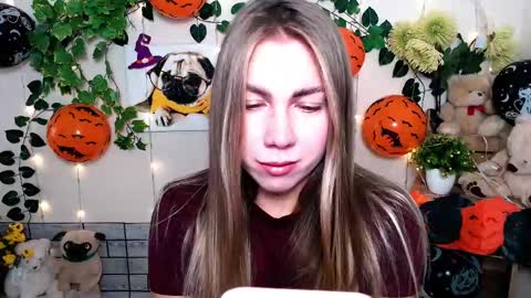 Karina online show from 10/31/25, 09:10