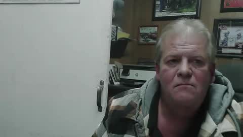Snapshot of spyder719 chatting on 11/26/25, 01:28 spyder719 online show from 11/26/25, 01:28