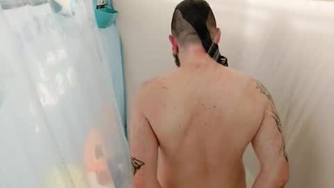 Snapshot of squ1rtl3cb chatting on 12/20/24, 11:32 squ1rtl3cb online show from 12/20/24, 11:32