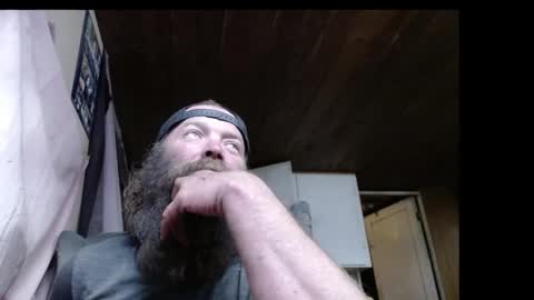 Snapshot of squegly chatting on 04/27/26, 09:18 Bryan online show from 04/27/26, 09:18