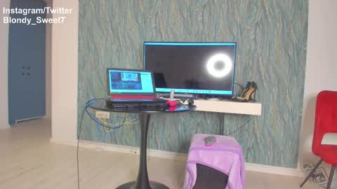 Snapshot of squirt_blondy chatting on 02/28/25, 12:31 Caila online show from 02/28/25, 12:31