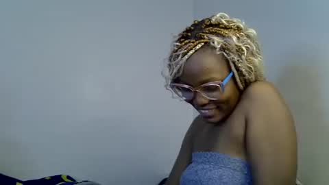 Snapshot of squirt_godes chatting on 10/28/25, 08:22 Tashy online show from 10/28/25, 08:22