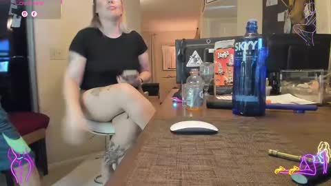 Snapshot of squirt_vip_room chatting on 09/27/25, 03:44 Roxy Day Mossimo Knight online show from 09/27/25, 03:44