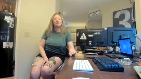 Snapshot of squirt_vip_room chatting on 01/16/26, 12:14 Roxy Day Mossimo Knight online show from 01/16/26, 12:14