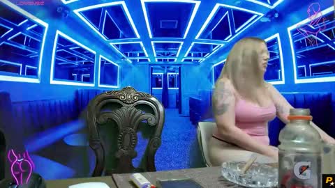 Snapshot of squirt_vip_room chatting on 02/15/26, 04:09 Roxy Day Mossimo Knight online show from 02/15/26, 04:09
