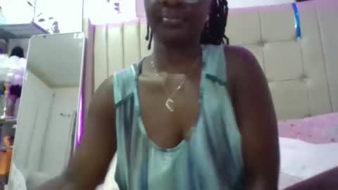 Snapshot of squirtbabey chatting on 05/27/26, 05:43 Juicy online show from 05/27/26, 05:43