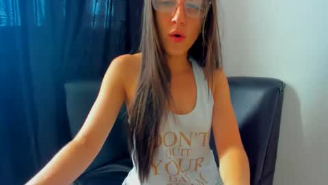 Snapshot of squirttati33 chatting on 03/03/25, 02:37 Tati online show from 03/03/25, 02:37