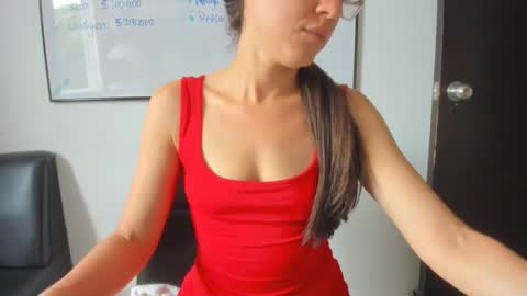 Snapshot of squirttati33 chatting on 09/22/25, 05:15 Tati online show from 09/22/25, 05:15