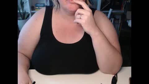 Snapshot of squirtymilfjess chatting on 12/08/24, 01:58 Messi Jessi online show from 12/08/24, 01:58