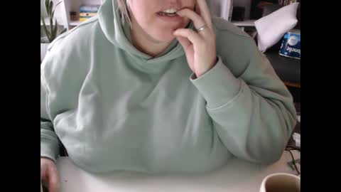 Snapshot of squirtymilfjess chatting on 01/15/25, 02:35 Messi Jessi online show from 01/15/25, 02:35
