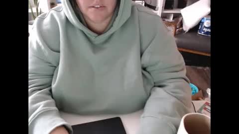 Snapshot of squirtymilfjess chatting on 01/15/25, 06:19 Messi Jessi online show from 01/15/25, 06:19