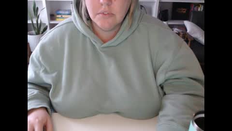 Snapshot of squirtymilfjess chatting on 03/05/25, 04:24 Messi Jessi online show from 03/05/25, 04:24