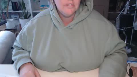 Snapshot of squirtymilfjess chatting on 11/12/25, 04:18 Messi Jessi online show from 11/12/25, 04:18