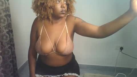 Snapshot of squish_sexy chatting on 05/31/26, 07:04 Sexy muna online show from 05/31/26, 07:04