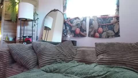 Earthling Gurl Michelle Allergy online show from 05/20/26, 10:16