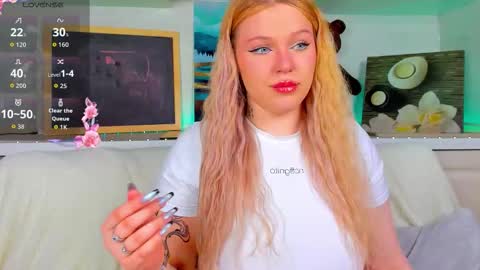 Snapshot of sqwrtg chatting on 03/27/26, 01:00 sqwrtg online show from 03/27/26, 01:00