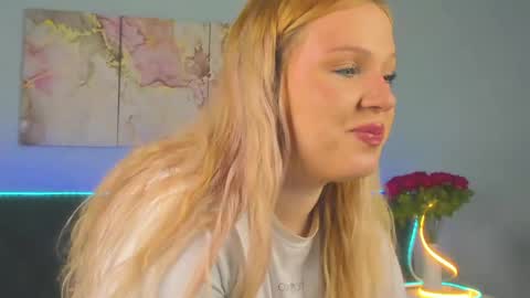 Snapshot of sqwrtg chatting on 04/05/26, 12:52 sqwrtg online show from 04/05/26, 12:52