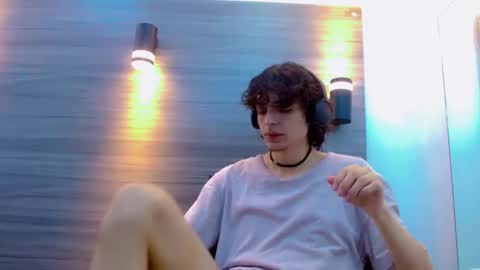 Snapshot of sr_bonnyethan chatting on 03/18/26, 01:03 ethan online show from 03/18/26, 01:03