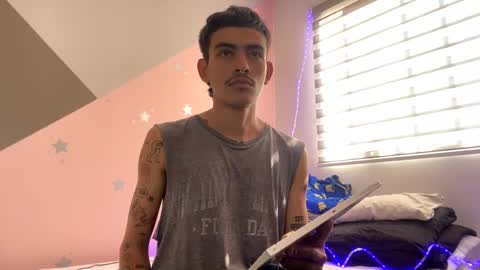 Snapshot of srcejotas chatting on 12/01/24, 07:58 sorry mom online show from 12/01/24, 07:58