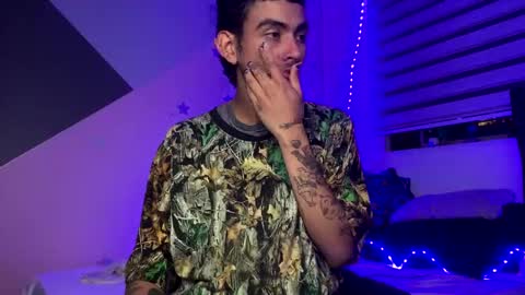 Snapshot of srcejotas chatting on 12/01/24, 11:04 sorry mom online show from 12/01/24, 11:04