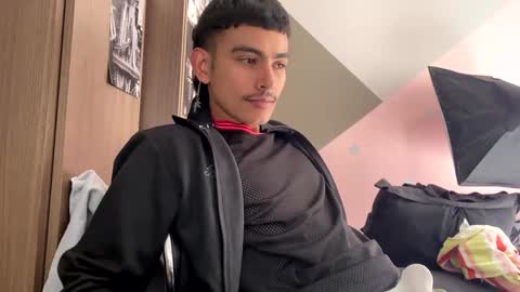 Snapshot of srcejotas chatting on 01/12/25, 06:38 sorry mom online show from 01/12/25, 06:38