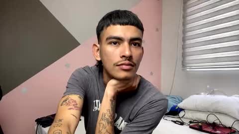 Snapshot of srcejotas chatting on 01/21/25, 03:43 sorry mom online show from 01/21/25, 03:43