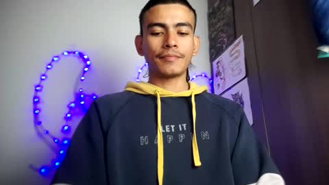 Snapshot of srcejotas chatting on 12/14/25, 12:21 sorry mom online show from 12/14/25, 12:21