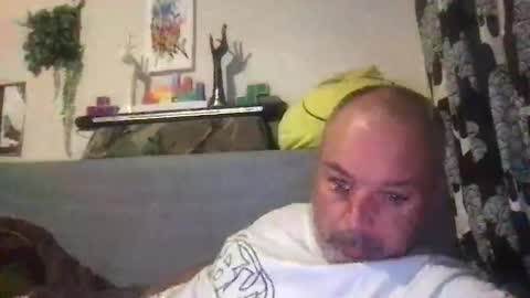 Snapshot of srekos38 chatting on 10/16/25, 01:06 srekos38 online show from 10/16/25, 01:06