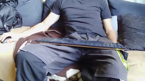 Snapshot of srevinu chatting on 11/17/25, 09:15 Srevinu online show from 11/17/25, 09:15