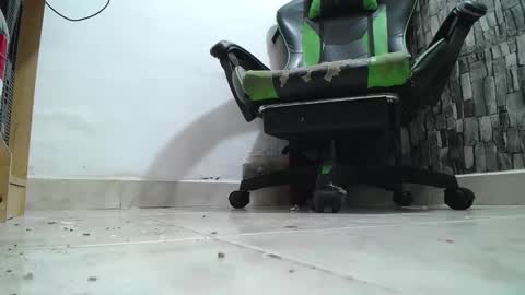 Snapshot of srfindomfeet_ chatting on 04/18/26, 01:42 sr master cum its my old account online show from 04/18/26, 01:42