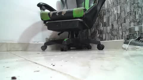 Snapshot of srfindomfeet_ chatting on 05/02/26, 05:07 sr master cum its my old account online show from 05/02/26, 05:07