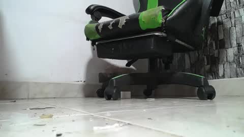 Snapshot of srfindomfeet_ chatting on 05/10/26, 04:34 sr master cum its my old account online show from 05/10/26, 04:34