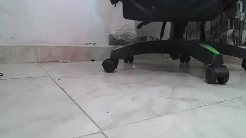 Snapshot of srfindomfeet_ chatting on 05/26/26, 04:25 sr master cum its my old account online show from 05/26/26, 04:25