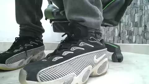 Snapshot of srfindomfeet_ chatting on 05/31/26, 05:37 sr master cum its my old account online show from 05/31/26, 05:37