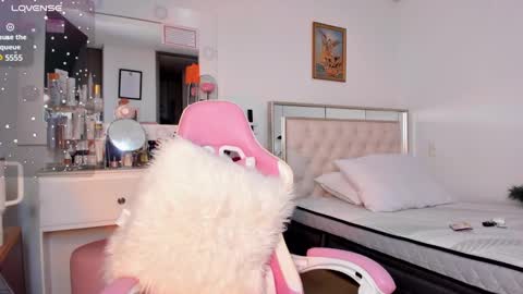 Snapshot of srita_laura chatting on 01/19/25, 05:05 Laura online show from 01/19/25, 05:05