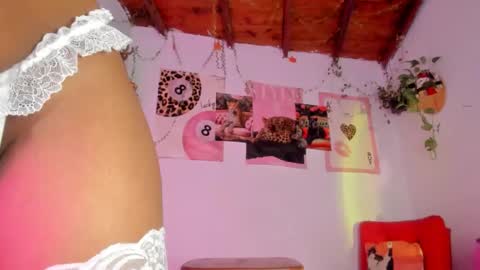 Snapshot of srsexy98 chatting on 10/30/25, 12:12 srsexy98 online show from 10/30/25, 12:12