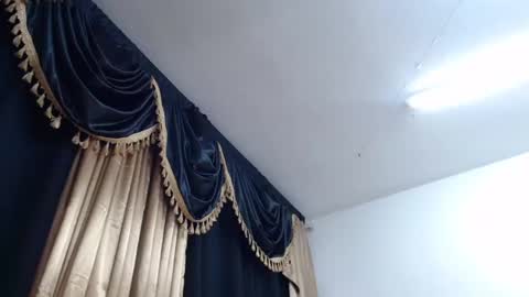 Snapshot of srta_luciana chatting on 02/22/25, 03:03 .          . online show from 02/22/25, 03:03