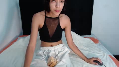 Snapshot of srta_luciana chatting on 10/02/25, 12:01 .          . online show from 10/02/25, 12:01