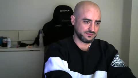 Snapshot of srtramposo chatting on 12/16/25, 12:43 srtramposo online show from 12/16/25, 12:43