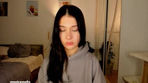 Snapshot of ssash1mii chatting on 11/19/25, 09:37 Hey guys i miss you so much online show from 11/19/25, 09:37