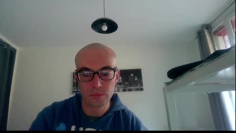 Snapshot of ssenzo chatting on 12/25/24, 08:18 ssenzo online show from 12/25/24, 08:18