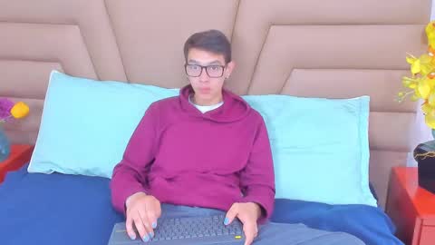 Snapshot of ssweetthott chatting on 03/08/25, 01:03 Ssweetthott online show from 03/08/25, 01:03