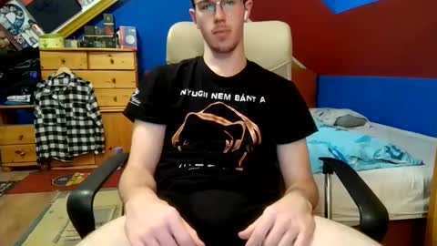 Snapshot of st1eve chatting on 11/16/25, 05:29 st1eve online show from 11/16/25, 05:29