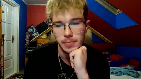 Snapshot of st1eve chatting on 12/01/25, 04:23 st1eve online show from 12/01/25, 04:23