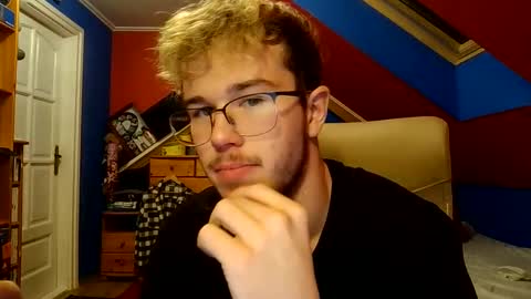 Snapshot of st1eve chatting on 12/02/25, 07:42 st1eve online show from 12/02/25, 07:42