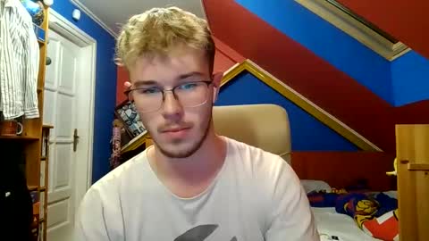 Snapshot of st1eve chatting on 12/05/25, 07:32 st1eve online show from 12/05/25, 07:32