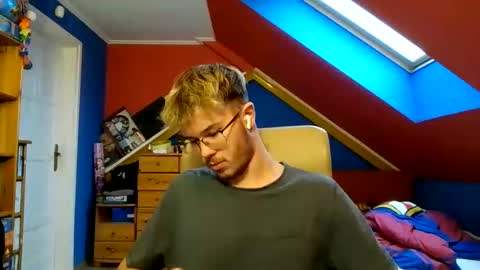 Snapshot of st1eve chatting on 12/14/25, 01:05 st1eve online show from 12/14/25, 01:05