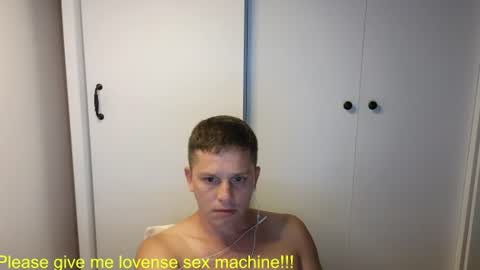 Snapshot of st1vemaster01 chatting on 07/28/26, 02:13 st1vemaster01 online show from 07/28/26, 02:13