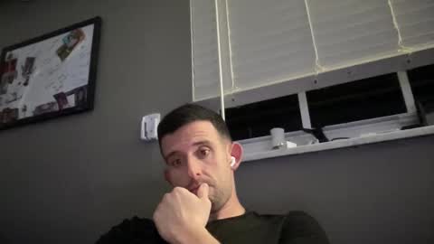 Snapshot of st22fe69 chatting on 12/29/24, 03:11 Jose online show from 12/29/24, 03:11