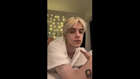 Snapshot of st_koshin chatting on 01/02/25, 12:24 Nick Gasai online show from 01/02/25, 12:24